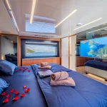 25-No-Stress-888-Master-cabin-side-view_