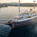 11-Casablanca-bow-view_