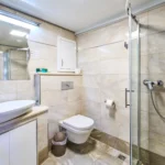 18-Casablanca-bathroom_