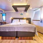 22-Casablanca-convertible-cabin_