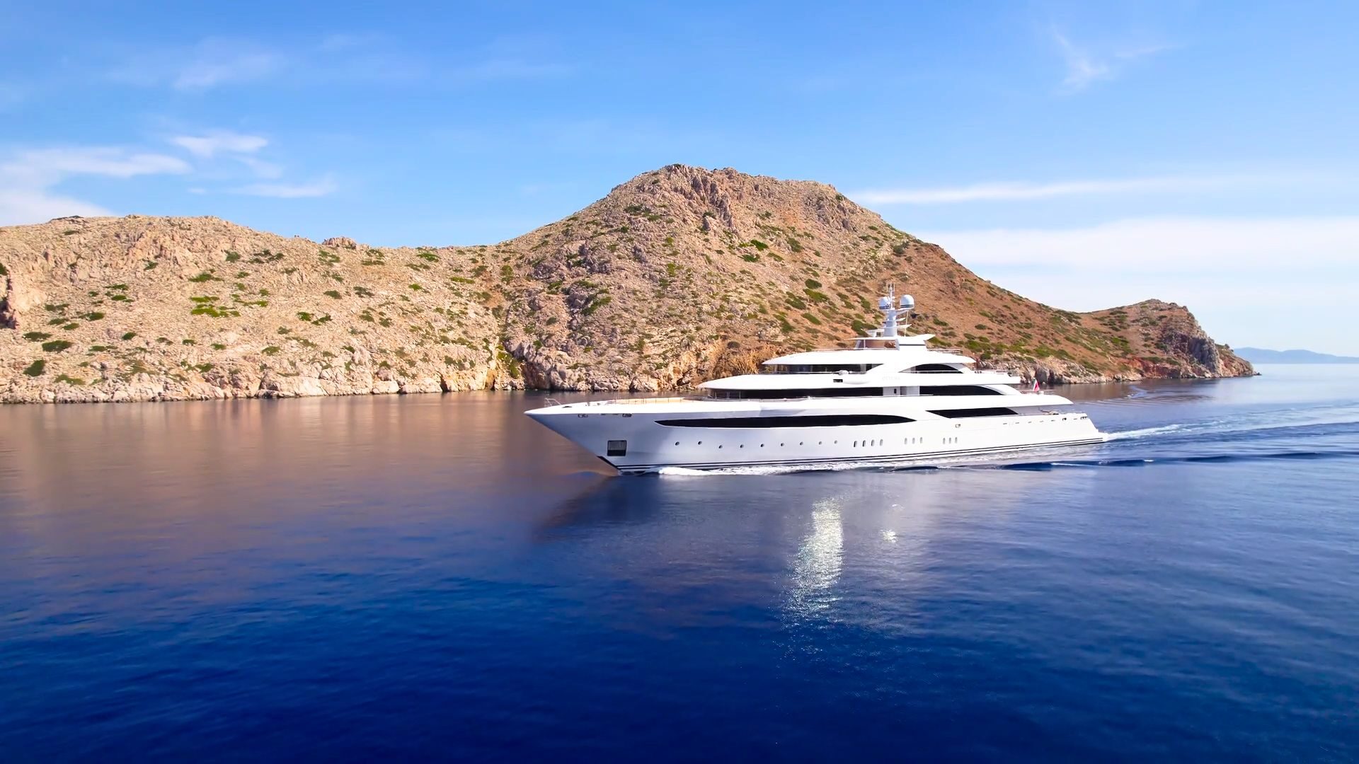 The Best Time to Charter a Yacht in Greece A season-by-Season Guide