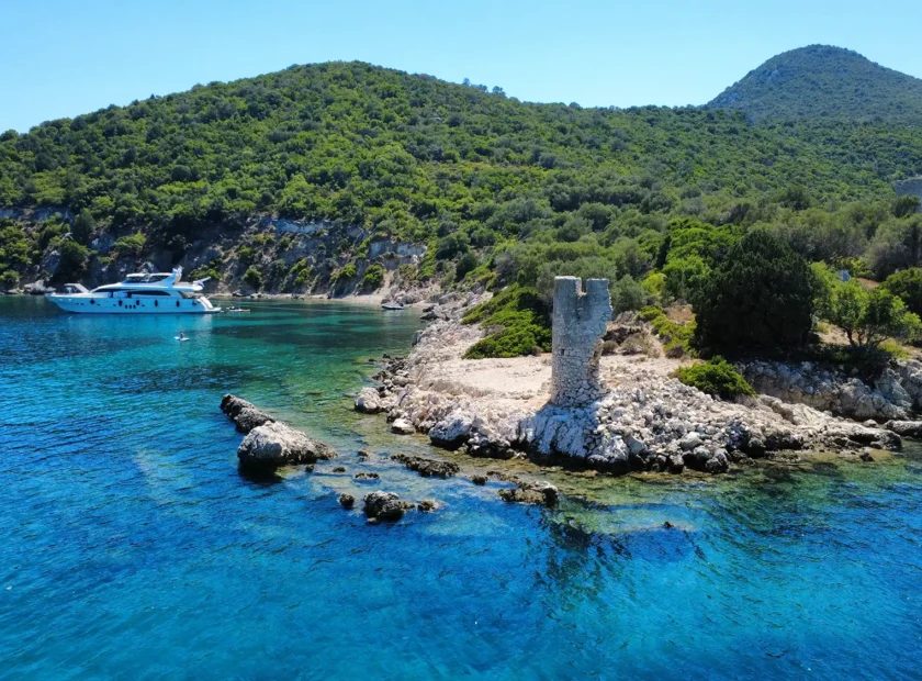 Why Greece is the Perfect Destination for Your Next Luxury Yacht Charter